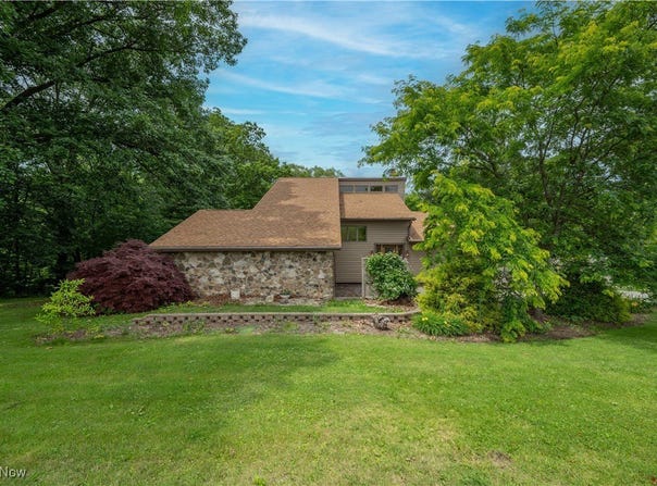 3355 Waterford Road, New Waterford, OH 44445