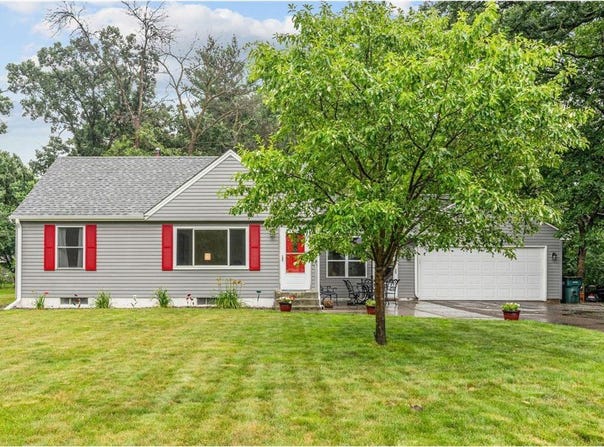 10221 Flamingo Street NW, Coon Rapids, MN 55433