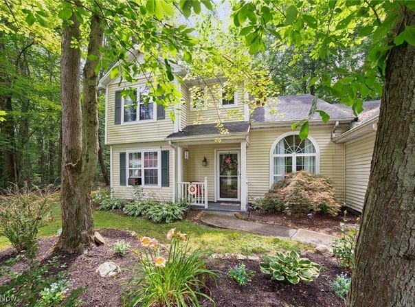 938 Long Shadow Lane, Rome, OH 44085