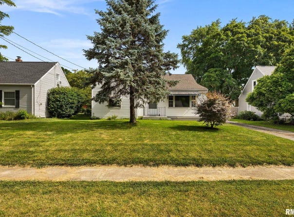 803 ELDRIDGE Street, Washington, IL 61571
