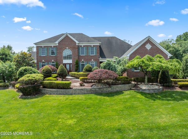27 Witherspoon Way, Marlboro, NJ 07746