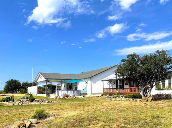 202 W Rio Llano Drive, Llano, TX 78643