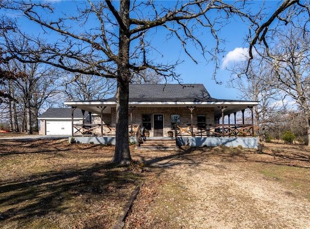472899 640  RD, Watts, OK 74964