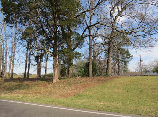 Helton Dr, Florence, AL 35630