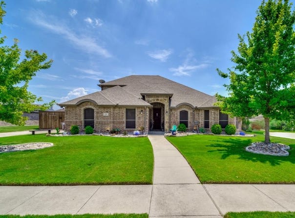 206 Debbie Way, Red Oak, TX 75154