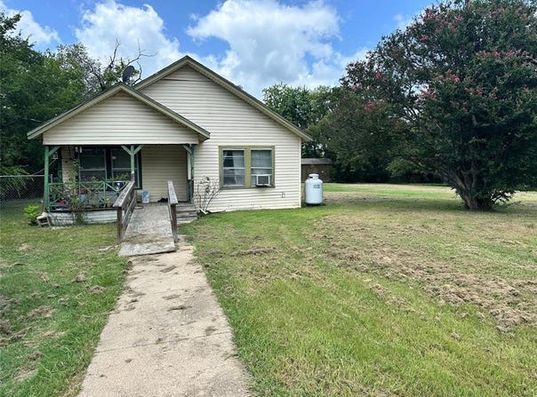 208 Charlie Drive, West Tawakoni, TX 75474