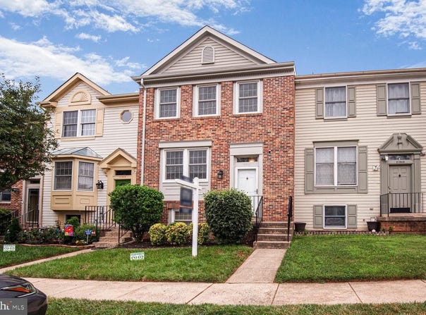 21806 LEATHERLEAF CIR, STERLING, VA 20164