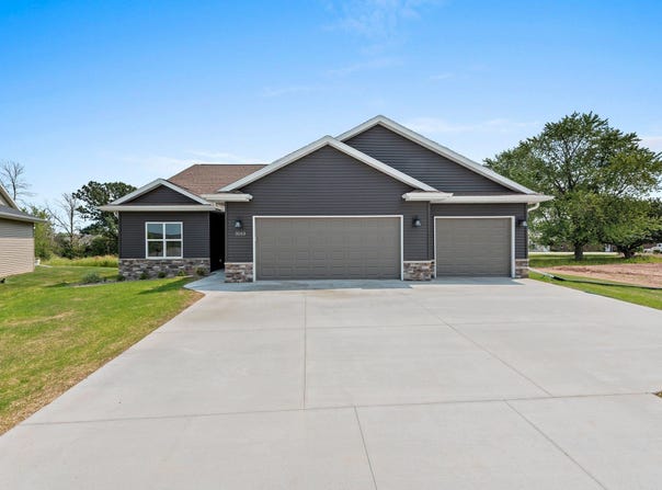 2518 TIPPERARY Trail, DE PERE, WI 54115