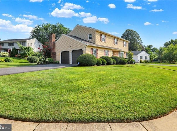 2024 GRING DRIVE, READING, PA 19610
