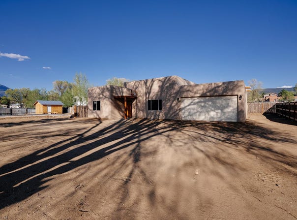 111 Camino Juan Ortiz, Taos, NM 87571