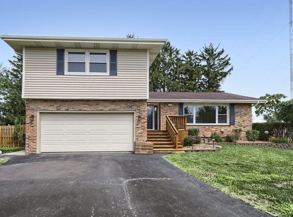 816 W Heritage Drive, Addison, IL 60101