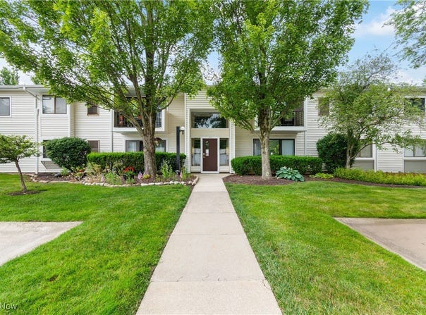 2935 N Bay Drive unit: H11, Westlake, OH 44145