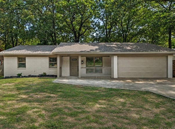 8806 Oakhaven Drive, Sherwood, AR 72120