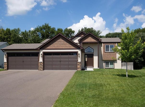 1049 Bellaire Boulevard NW, Isanti, MN 55040