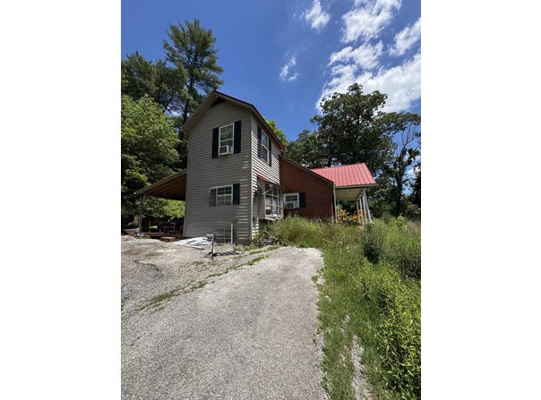 44 Smith Branch Road, Grayson, KY 41143