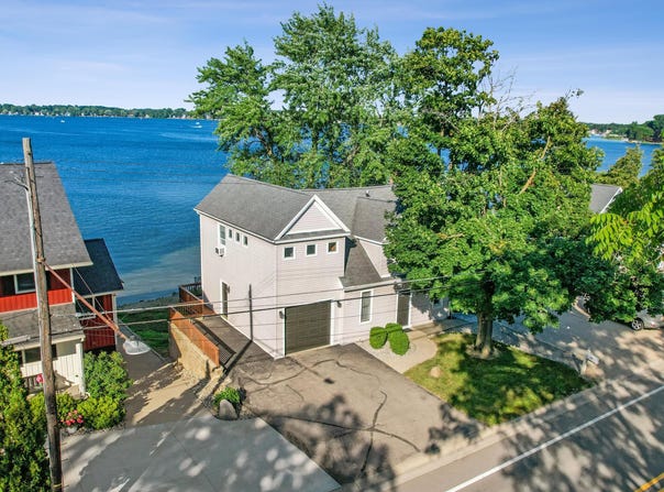 9638 Main Street, Whitmore Lake, MI 48189