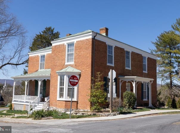 322 MAIN STREET E, FINCASTLE, VA 24090