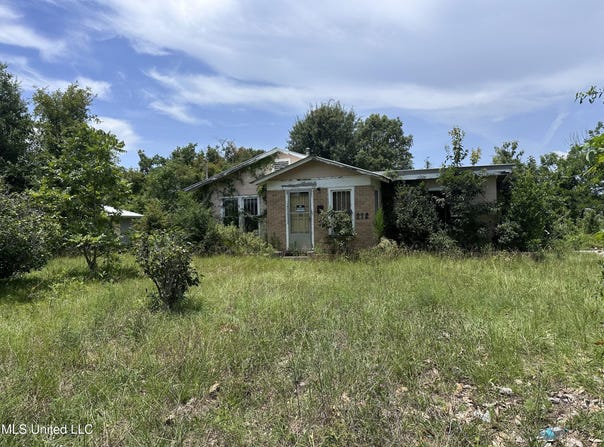 212 Russell Street, Long Beach, MS 39560