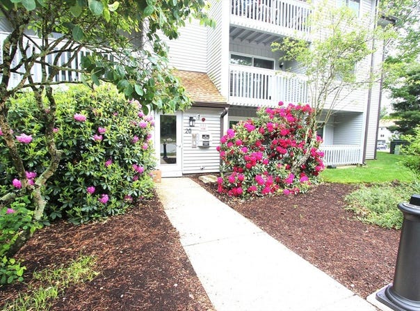 2008 Franklin Crossing Rd, Franklin, MA 02038