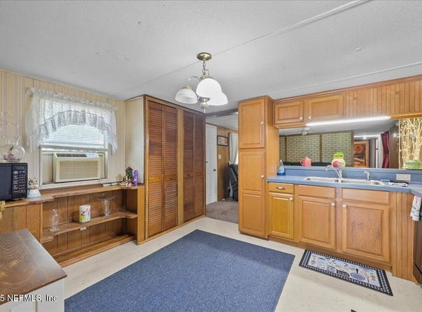 108 HUGH Avenue, Interlachen, FL 32148