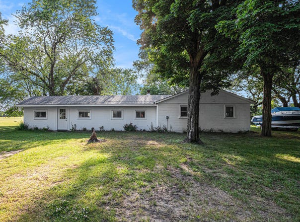 5280 N Coloma Road, Coloma, MI 49038