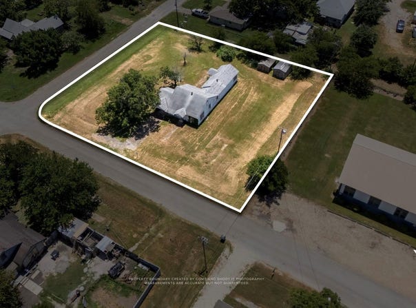 325 E Bell ST, Bartlett, TX 76511