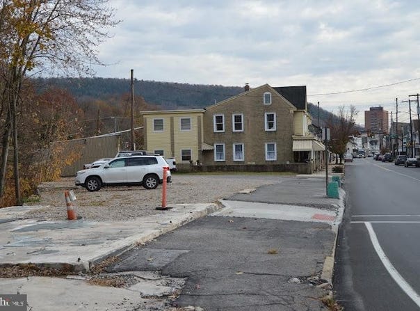 443 PINE STREET, TAMAQUA, PA 18252