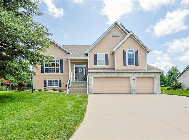 4812 Corinth Drive, St Joseph, MO 64506