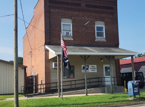 303 3RD Street, Kell, IL 62853