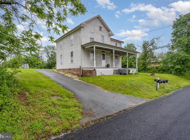 320 E FRONT STREET, LEWISBERRY, PA 17339
