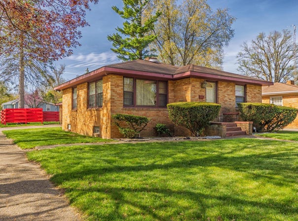202 Searles Avenue, Benton Harbor, MI 49022