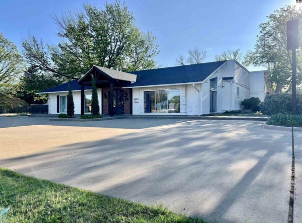 2300 N Lorraine St, Hutchinson, KS 67502