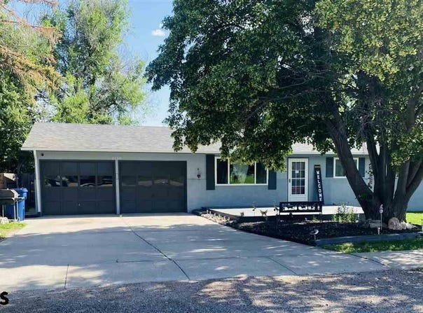2318 HIGHLAND DR, Scottsbluff, NE 69361