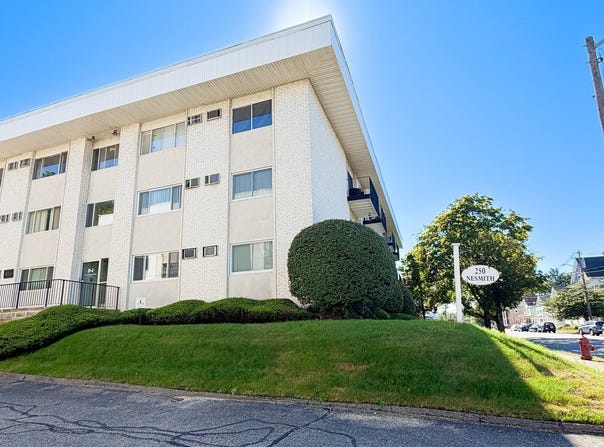 250 Nesmith St, Lowell, MA 01852