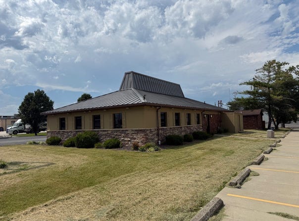 1714 W. Main St, Carmi, IL 62821