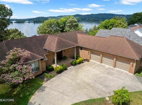 201 High Pointe Village Way, Kingston, TN 37763