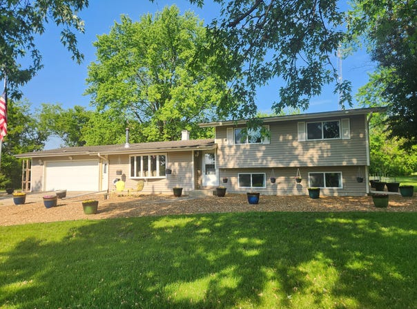 8845 388th Ave, Burlington, WI 53105
