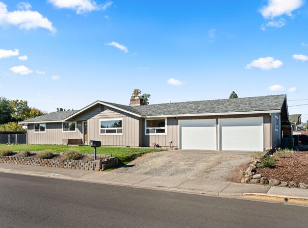 1163 N 3rd Street, Central Point, OR 97502