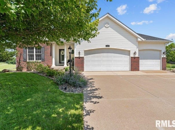 2086 ASHFORD Road, Bettendorf, IA 52722