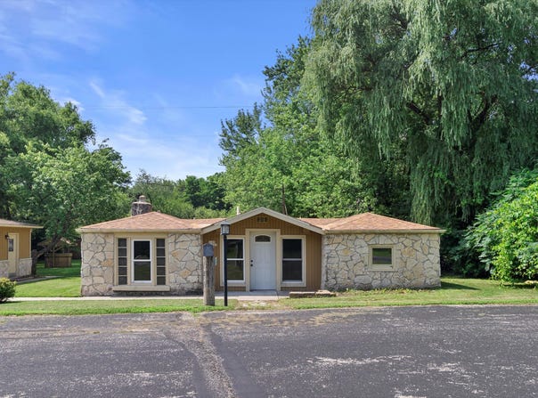 S103w30227 Lakeside Dr, Mukwonago, WI 53149