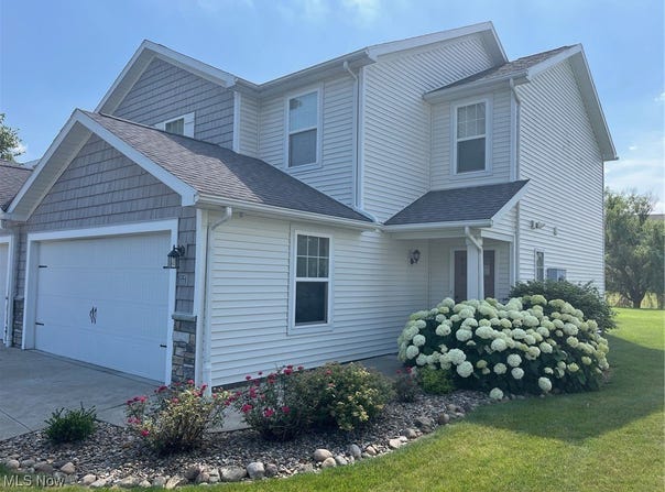 1315 Cascade Circle E, Canton, OH 44708