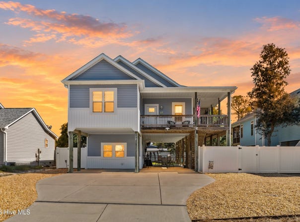 128 NE 8th Street, Oak Island, NC 28465