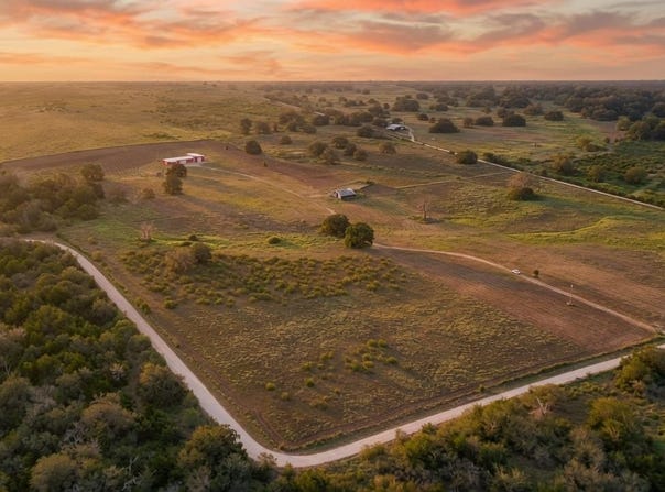 5043 Old Waelder Rd, Flatonia, TX 78941