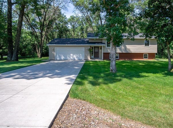 4156 Parkwood Drive, Eau Claire, WI 54703
