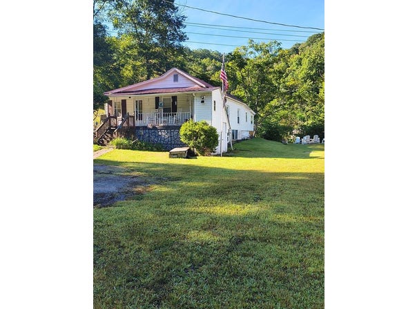 33 Raphael Lane, SQUIRE, WV 24884