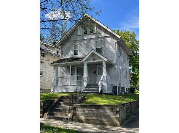 985 Bloomfield Avenue, Akron, OH 44302