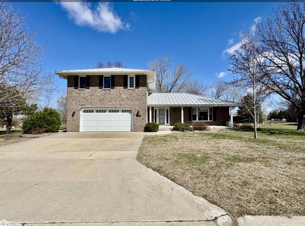 2302 16th Ave N, Clear Lake, IA 50428