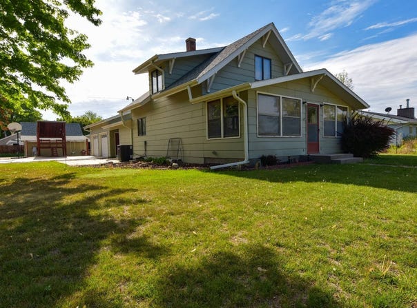 1013  Pacific Street, Cambridge, NE 69022