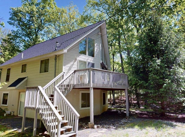 216 Westfall Drive, Dingmans Ferry, PA 18328