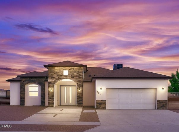 360 PLAZA BONITA Way, Clint, TX 79836